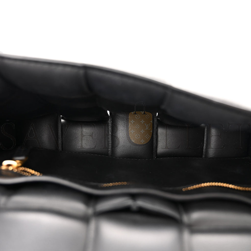 bo*te*ga Ve*ne*ta nappa maxi intrecciato padded cassette crossbody bag black (26*18*8cm)